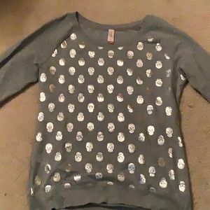 Grey women’s skull sweater